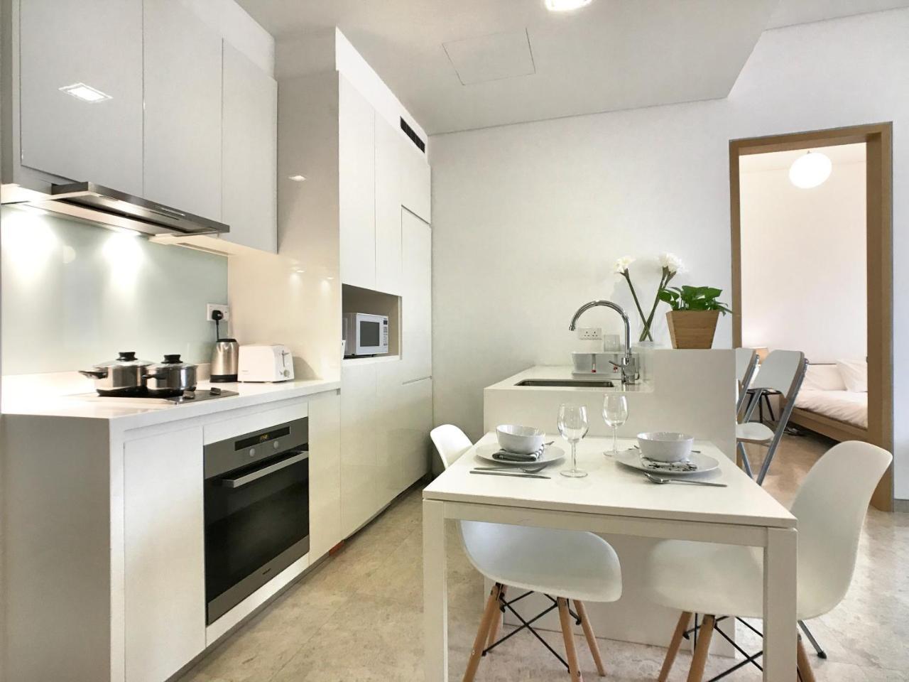 Two Bedroom In Chinatown Above Mrt Apartment *