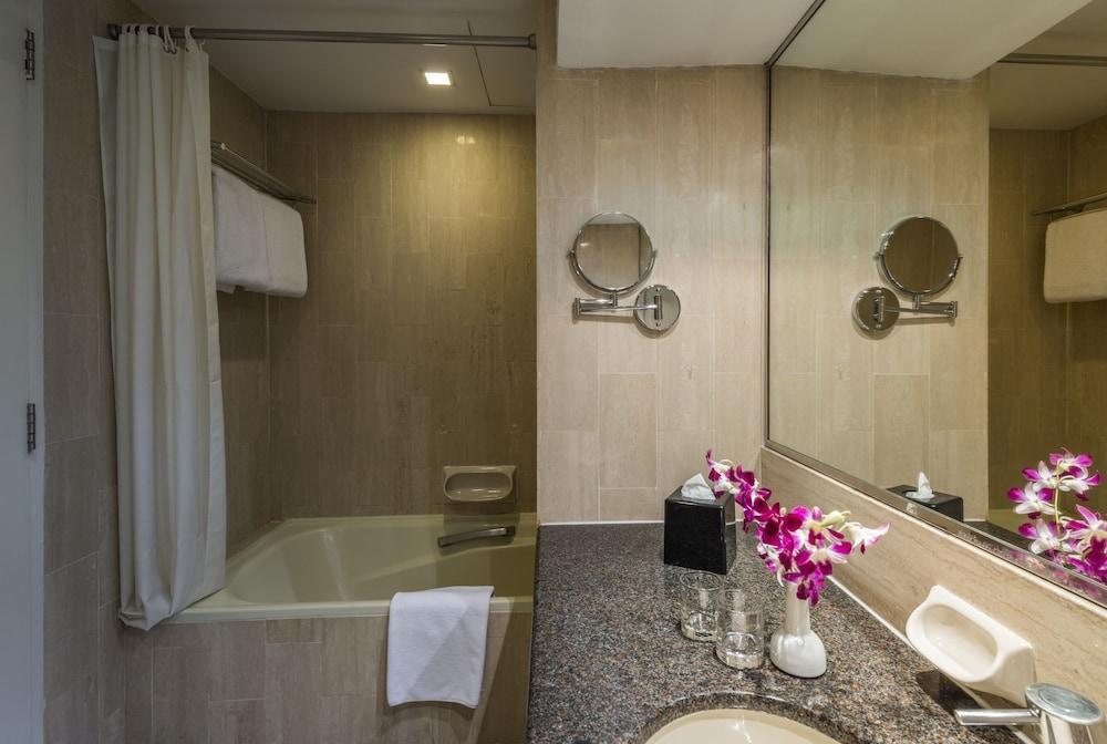 Somerset Liang Court * Singapore
