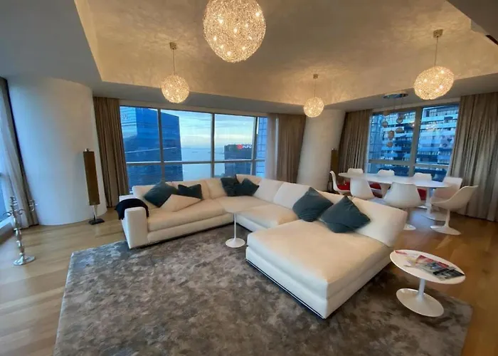 Super High Floor Apartment With 3 Bedroom - 60 Floor