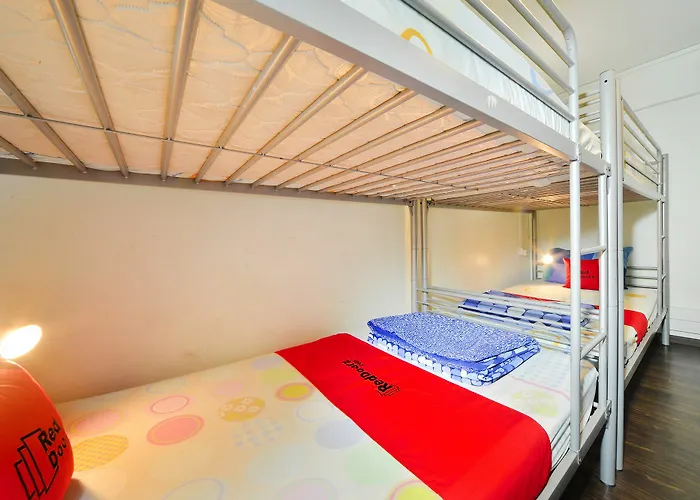 Reddoorz Hostel Near Kampong Bahru Road