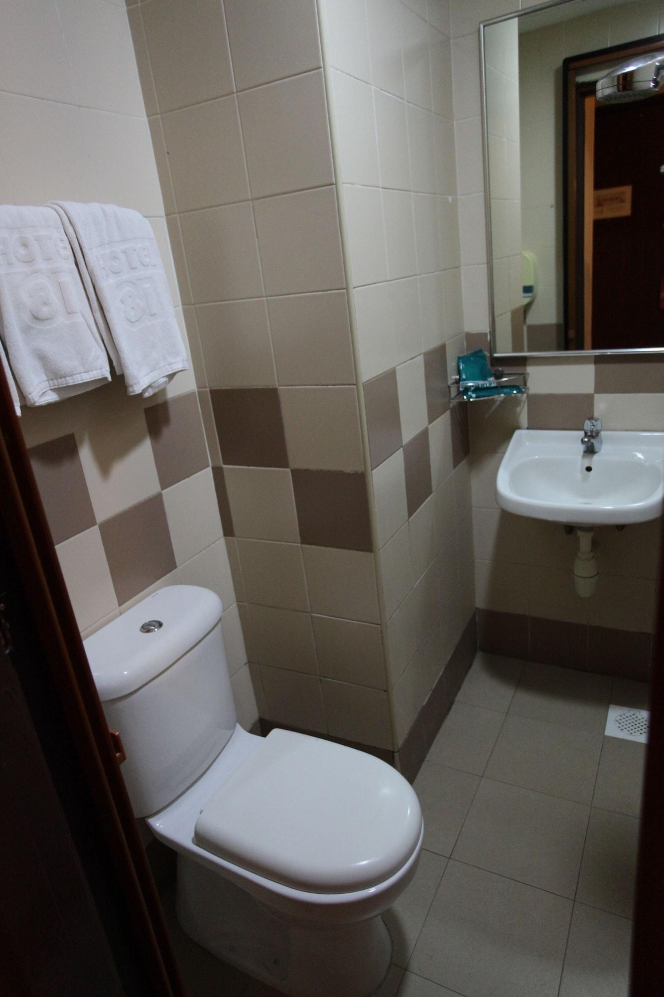81 Geylang Singapore