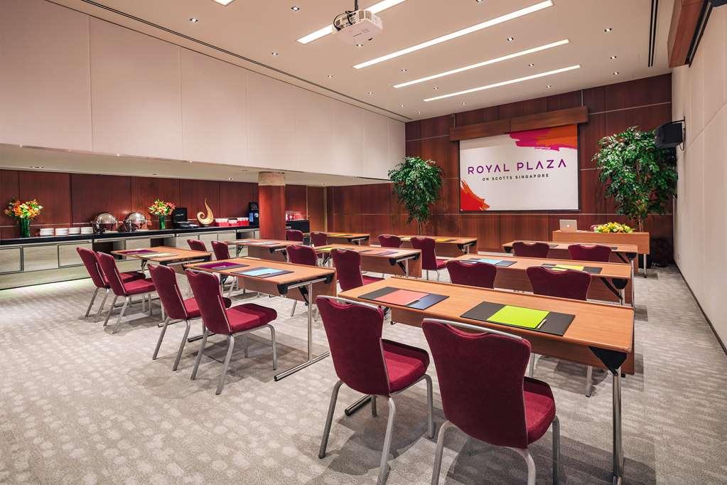 Hotel Royal Plaza On Scotts 5*