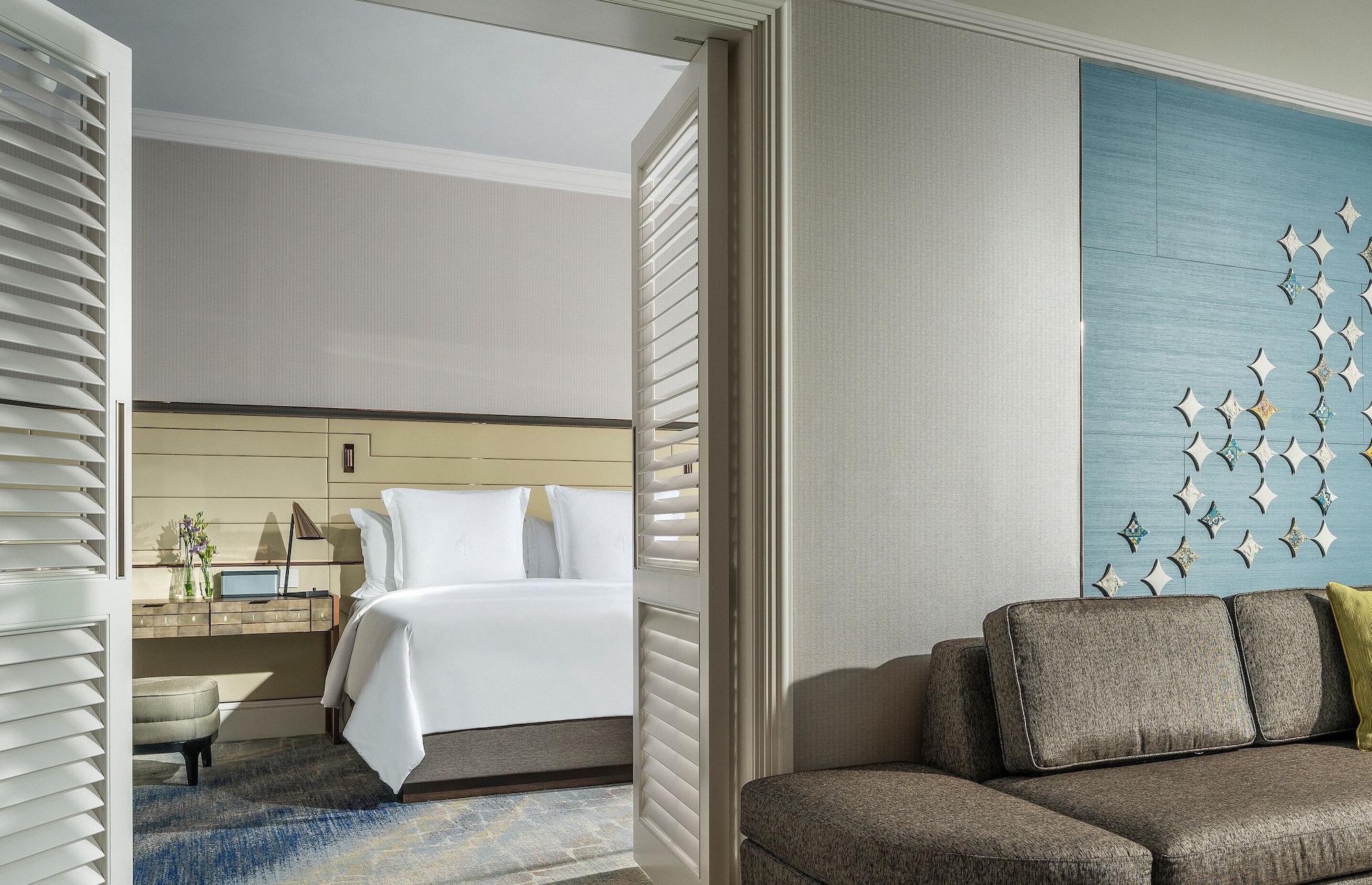 Four Seasons Hotel 5*