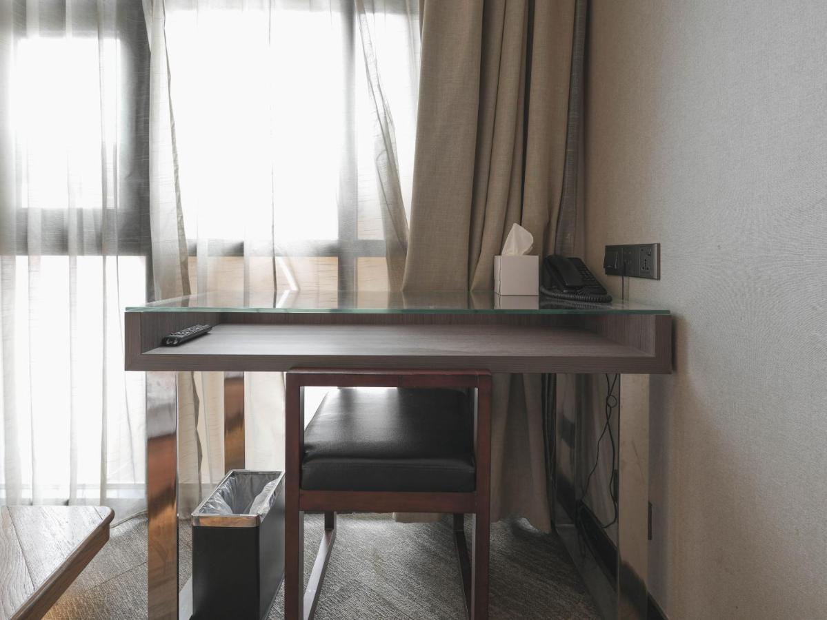 Amrise Kitchener Hotel 3*