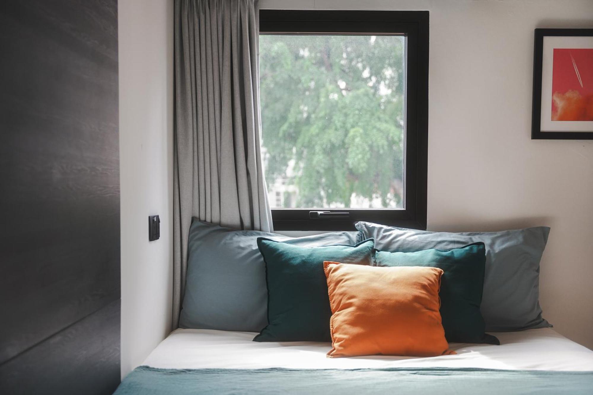 Apartment Base Residences Gemmil Lane *