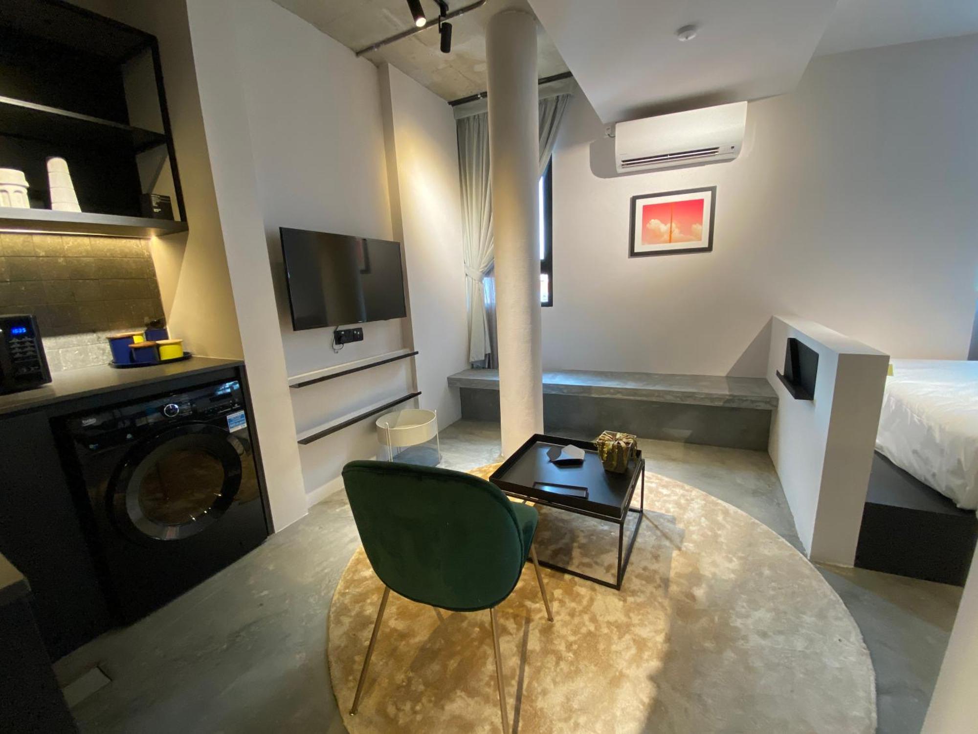 Apartment Base Residences Gemmil Lane