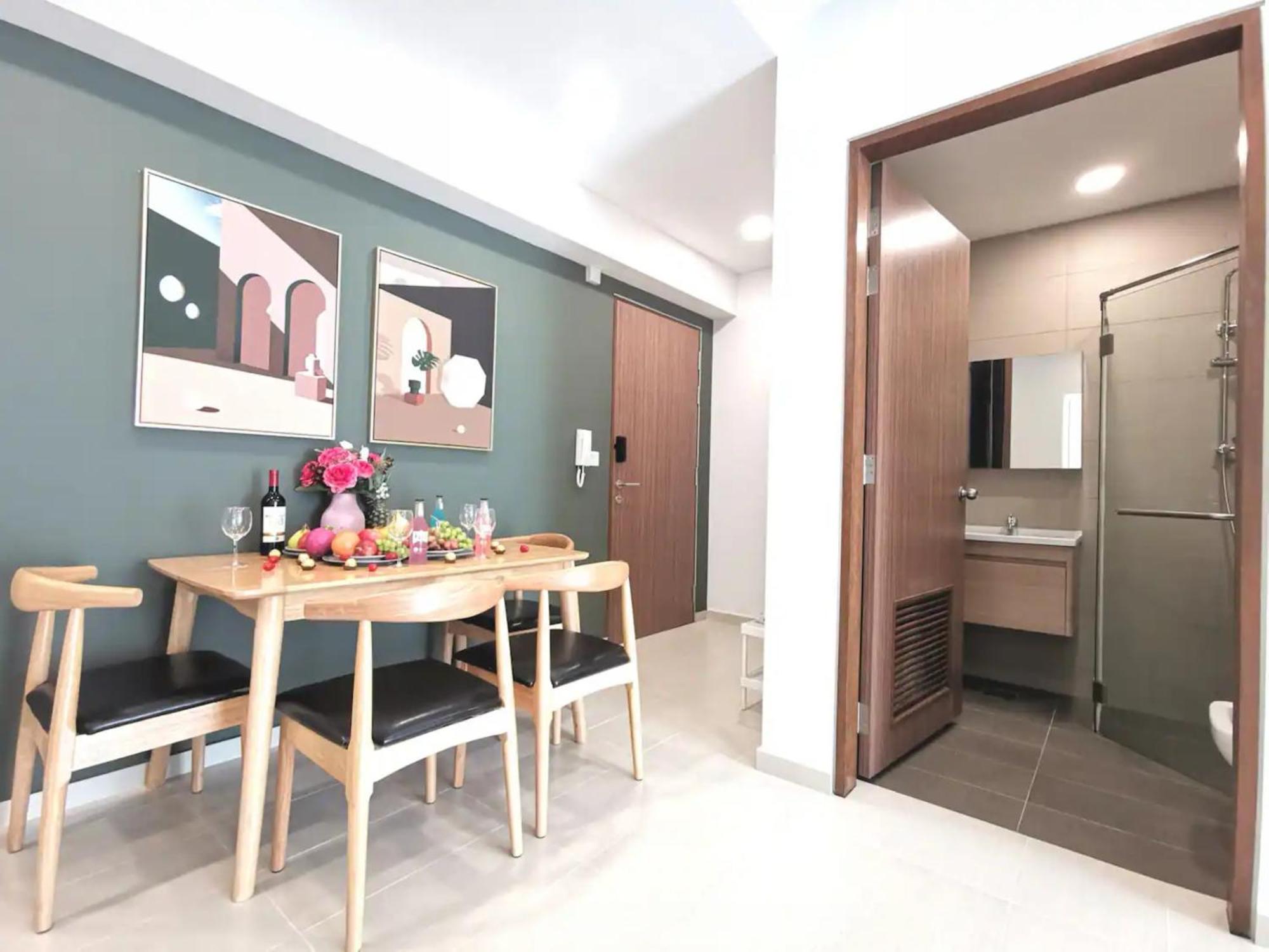 3 Bedrooms Kallang Train Apartment Singapore