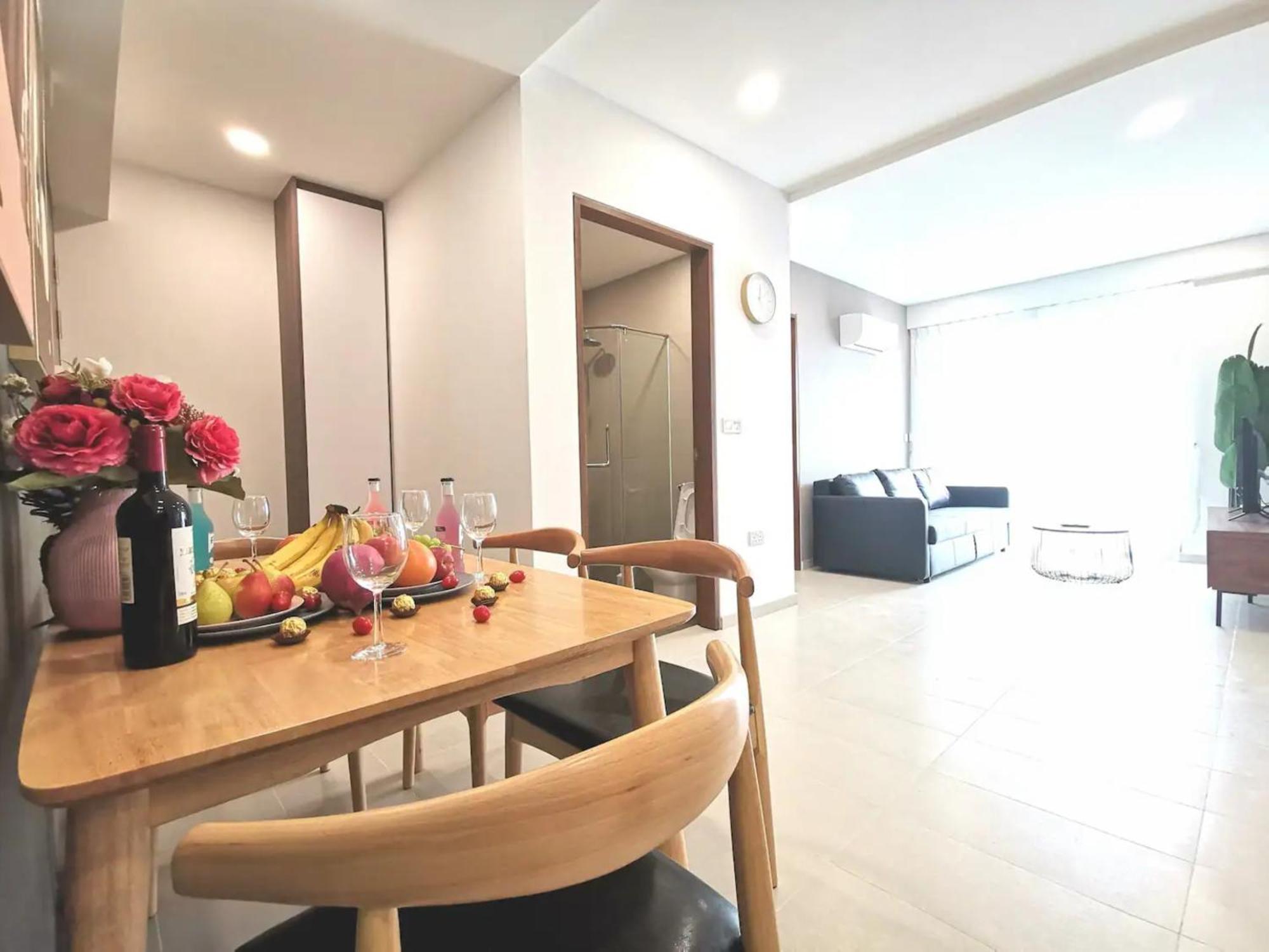 3 Bedrooms Kallang Train * Singapore