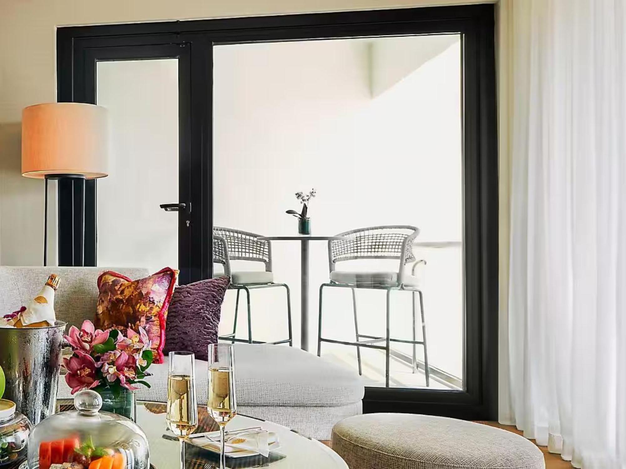 Mandarin Oriental, Hotel