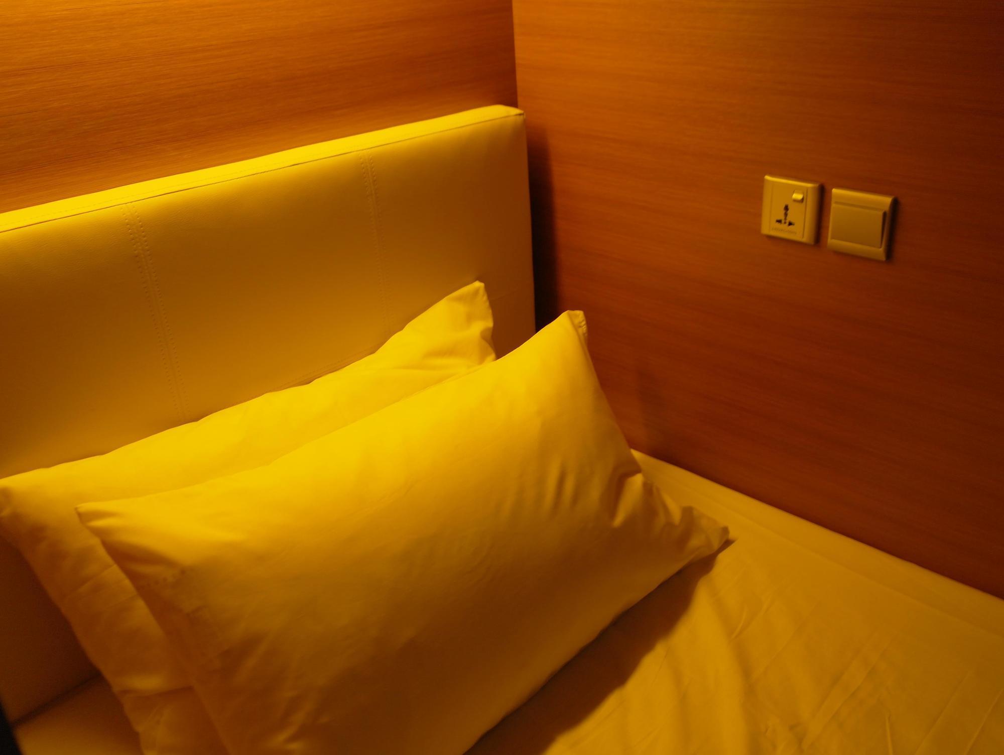 Chic Capsule Capsule hotel Singapore