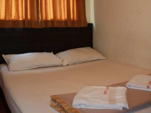 Happy Hotel