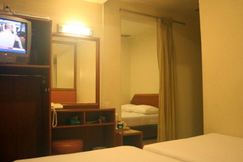 81 Geylang 2* Singapore