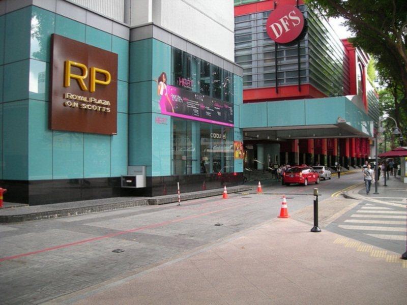 Hotel Royal Plaza On Scotts Singapore
