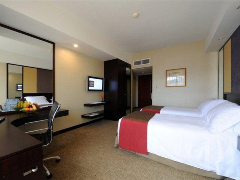 Hotel Royal Plaza On Scotts 5*