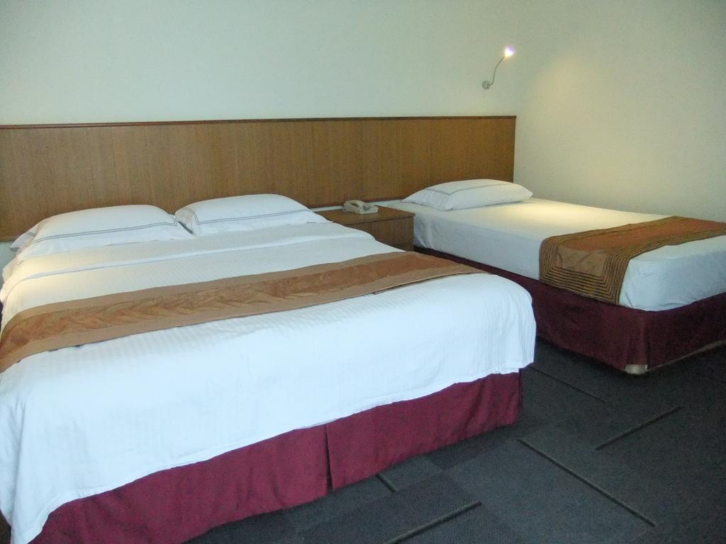 New Cape 3* Singapore