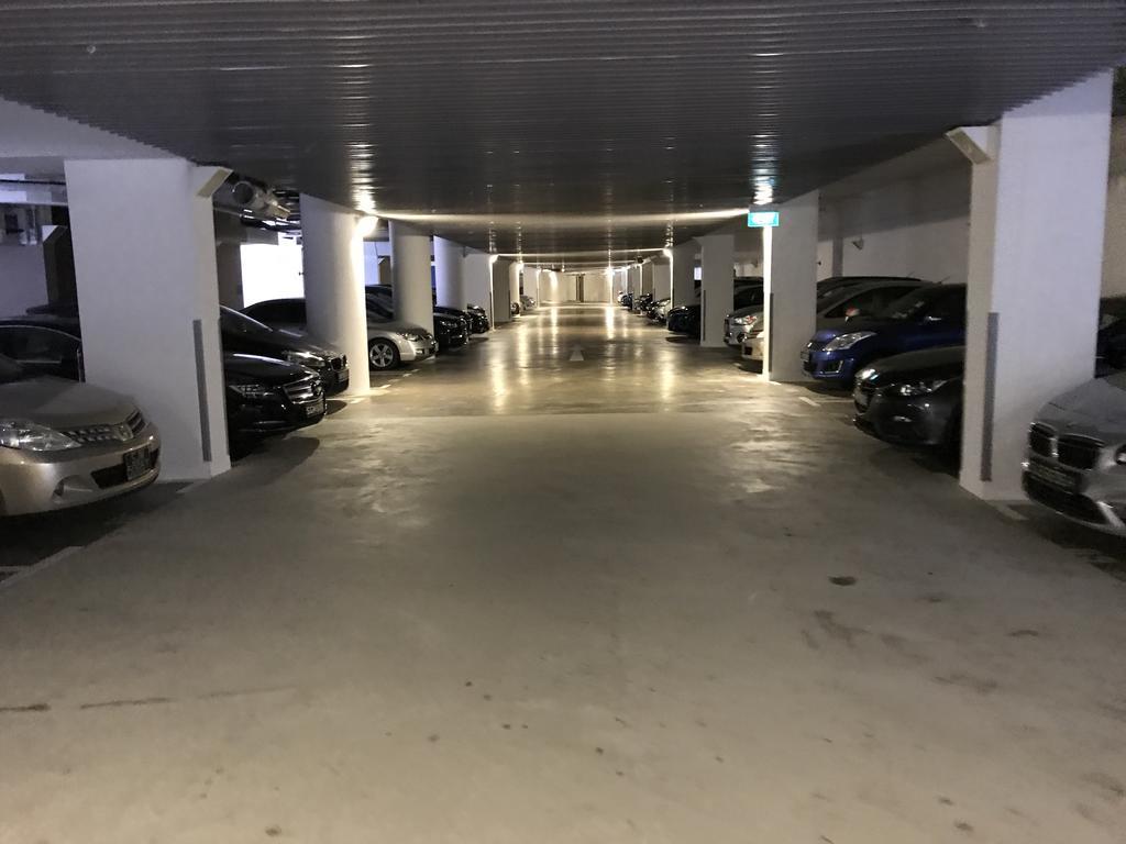 J Gateway Apartment *