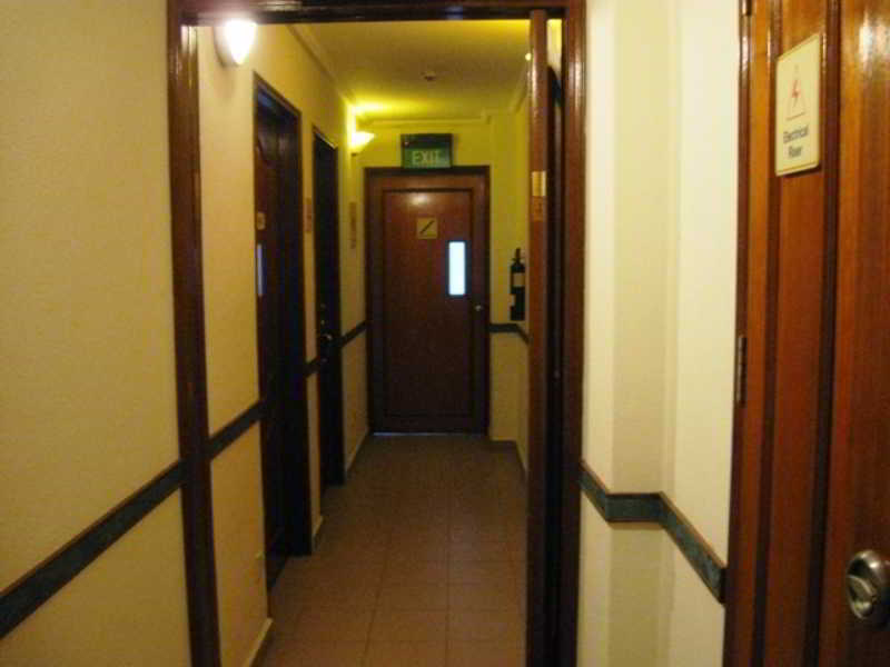Happy Hotel *