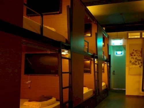 Chic Capsule Capsule hotel 2*
