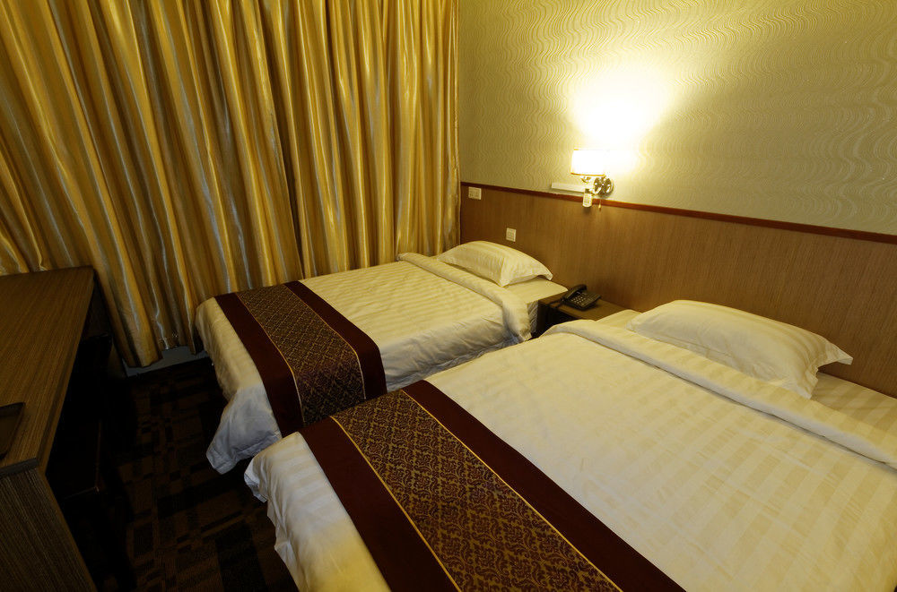 Hotel Noble Express, Check In 10pm, Check Out 9am 3*