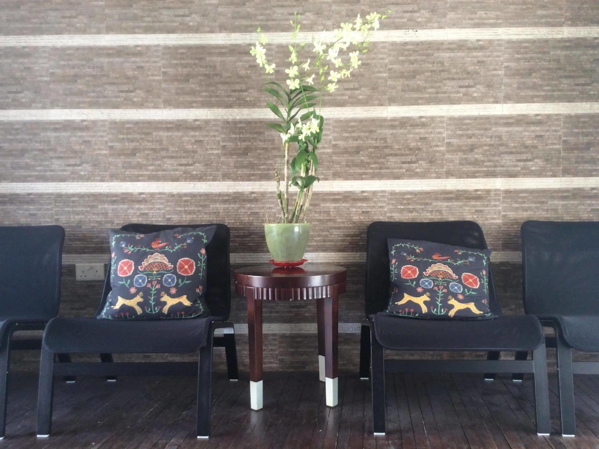Hotel Reddoorz @ Aljunied Singapore