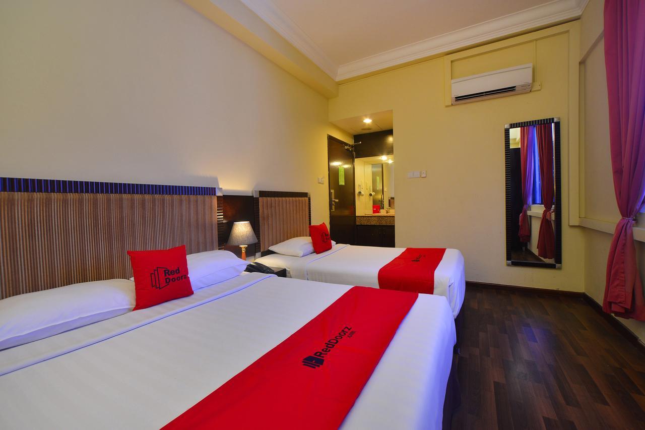 Reddoorz @ Aljunied Hotel 3*