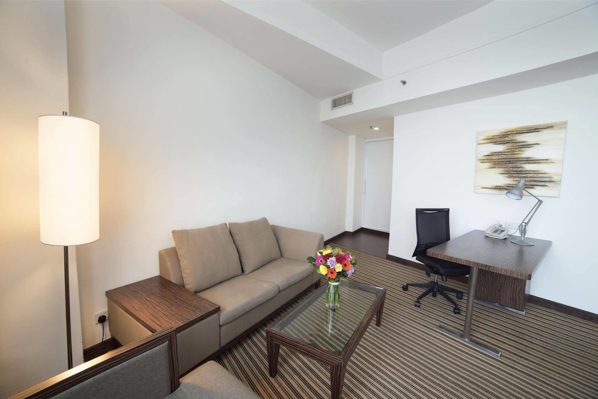 Hotel Novotel On Kitchener 4*
