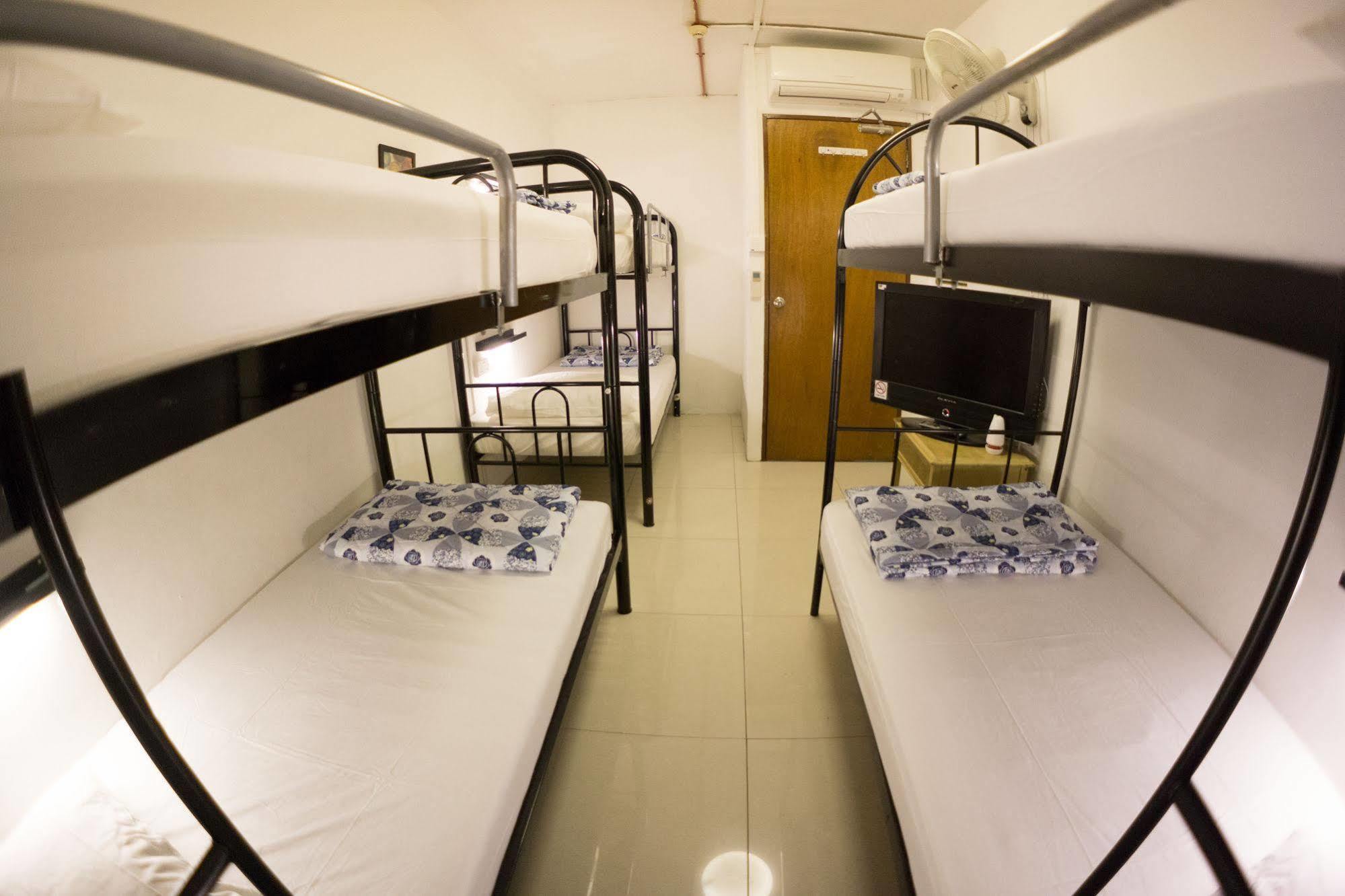 Ark Hostel *