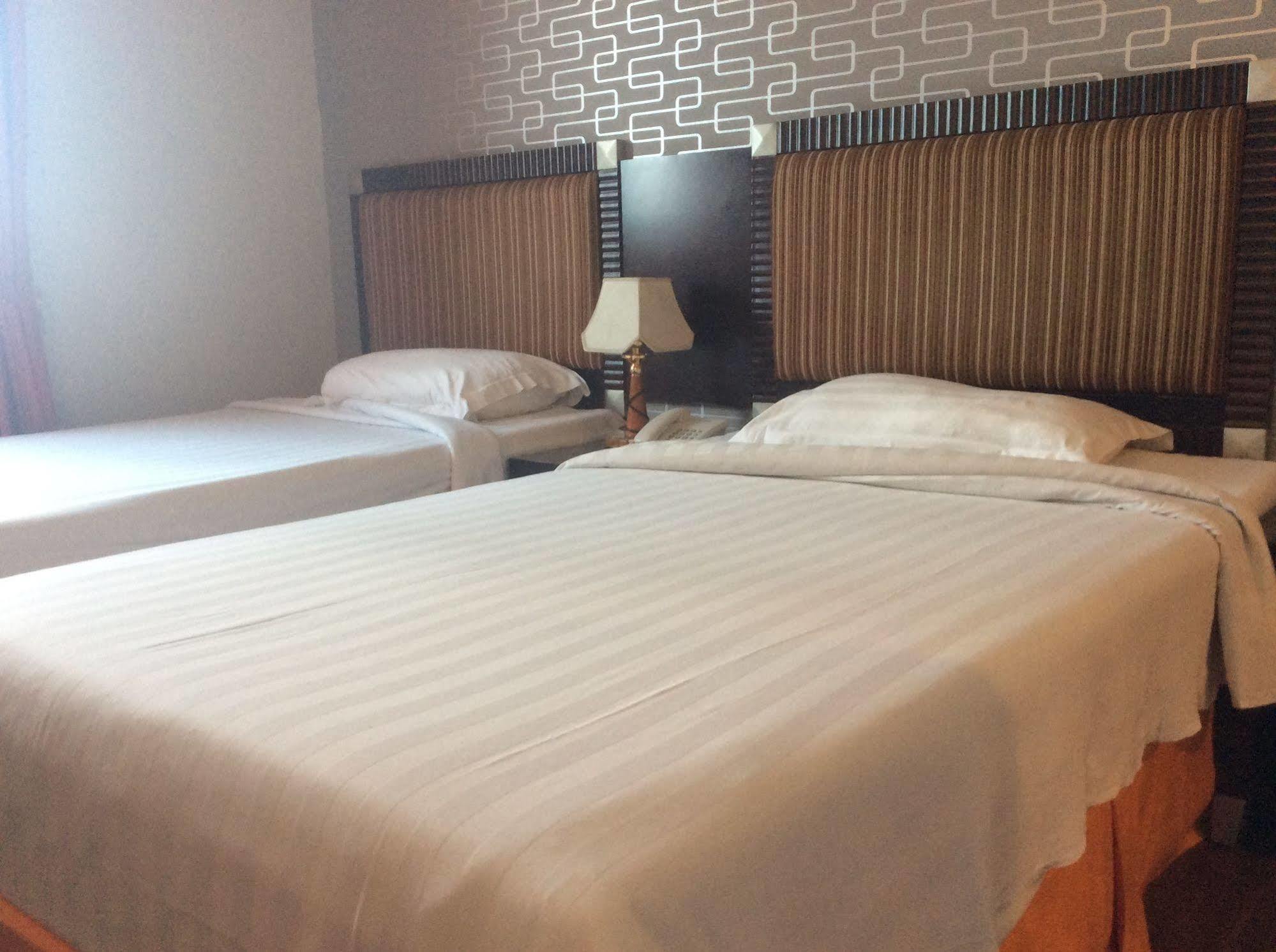 Hotel Reddoorz @ Aljunied 3*