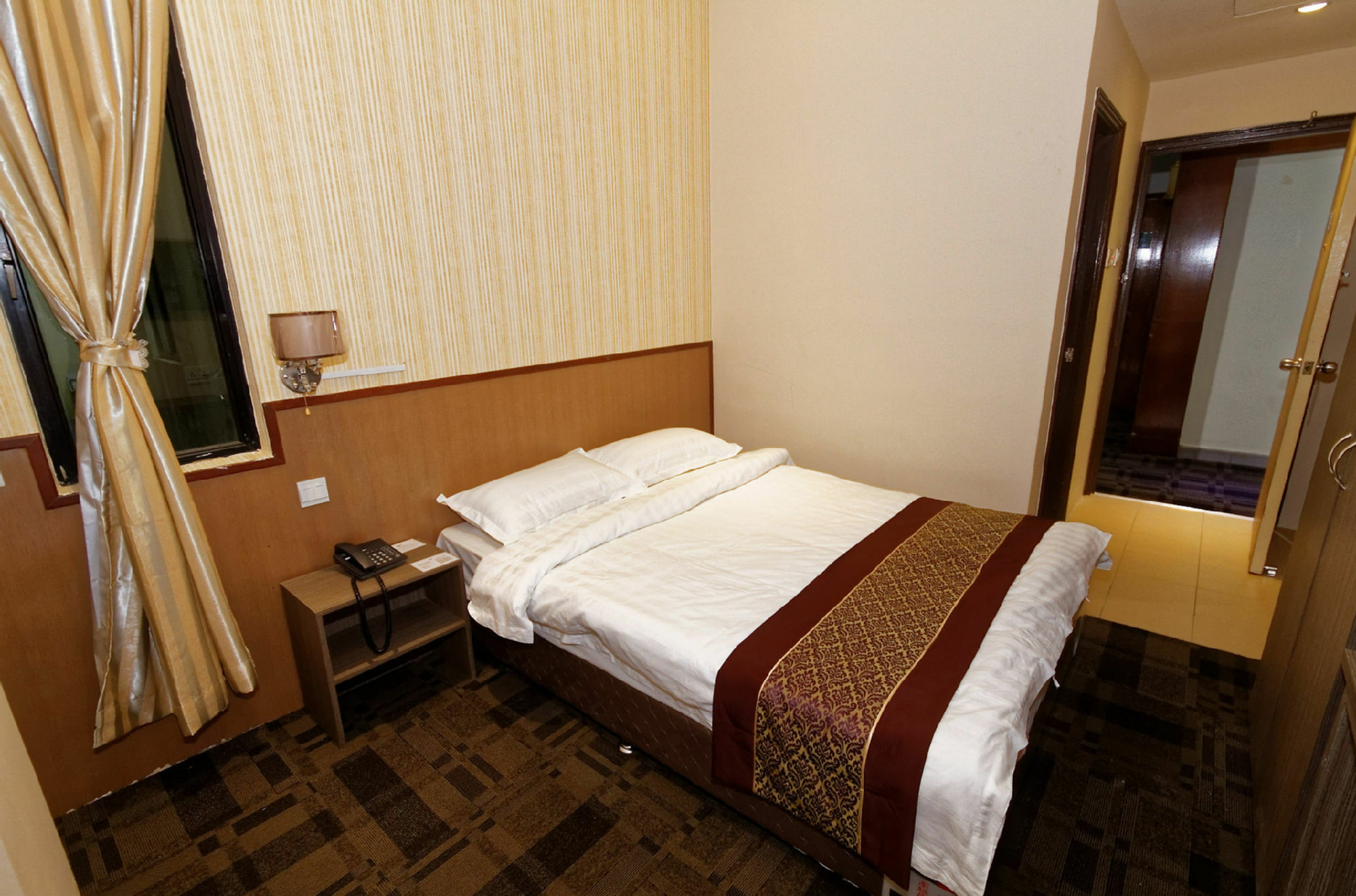 Hotel Noble Express, Check In 10pm, Check Out 9am