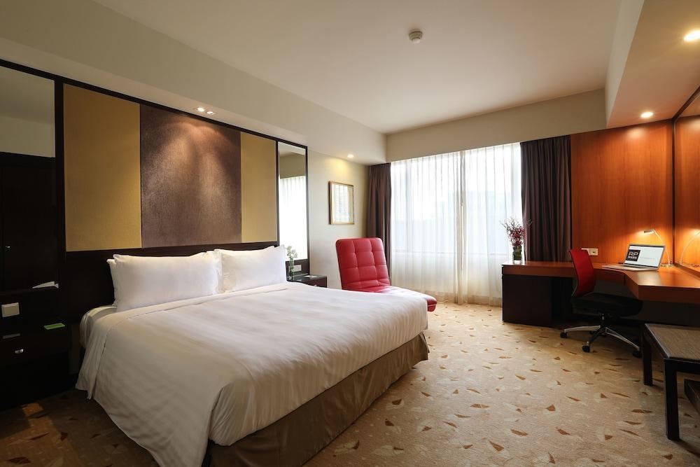 Hotel Royal Plaza On Scotts Singapore