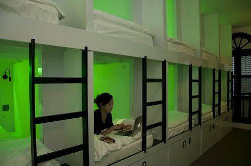 Capsule hotel Wink At Mosque Street